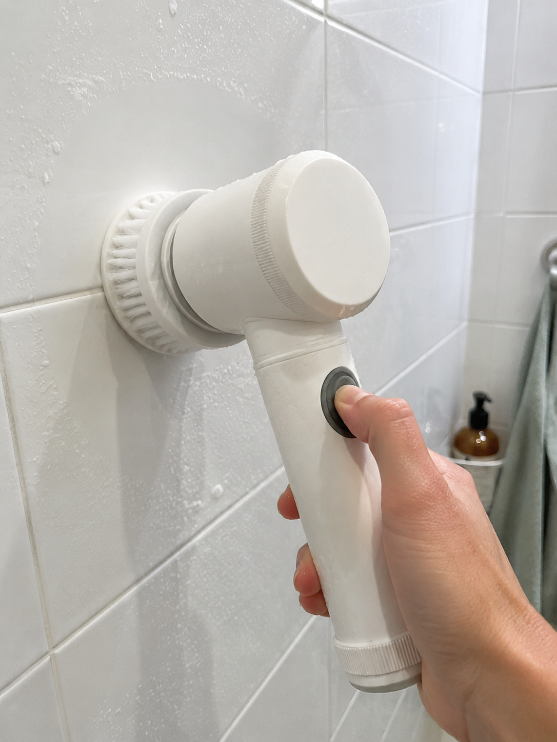 Customer photo of electric spin scrubber cleaning wet bathroom tile.
