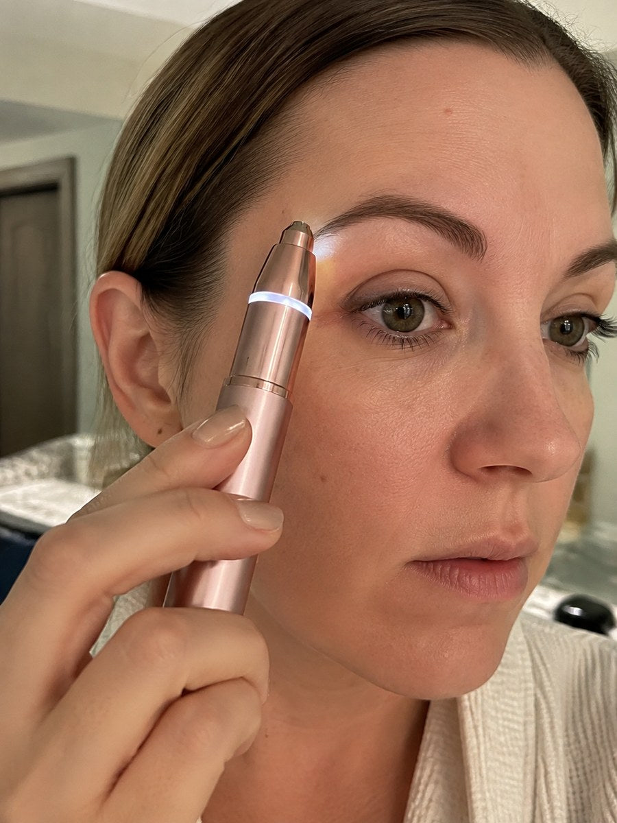 Dluvivo LED light helping reveal fine brow hairs