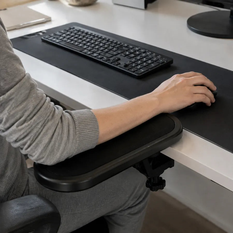 Hannah K. small apartment desk review photo