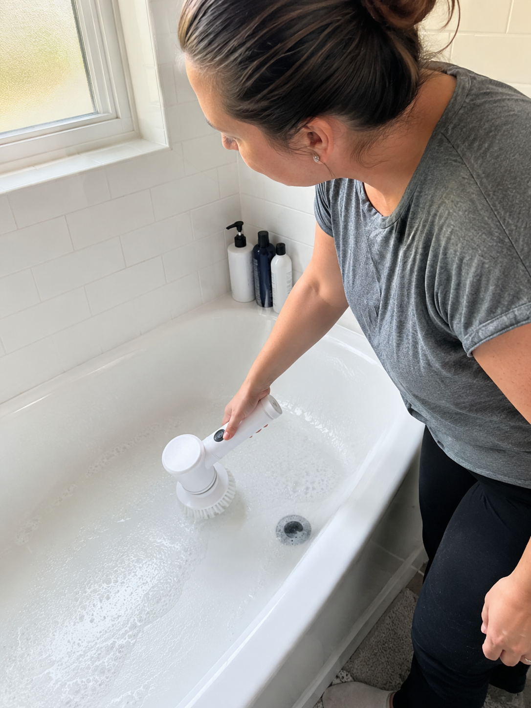 Customer photo of electric spin scrubber cleaning a bathtub.